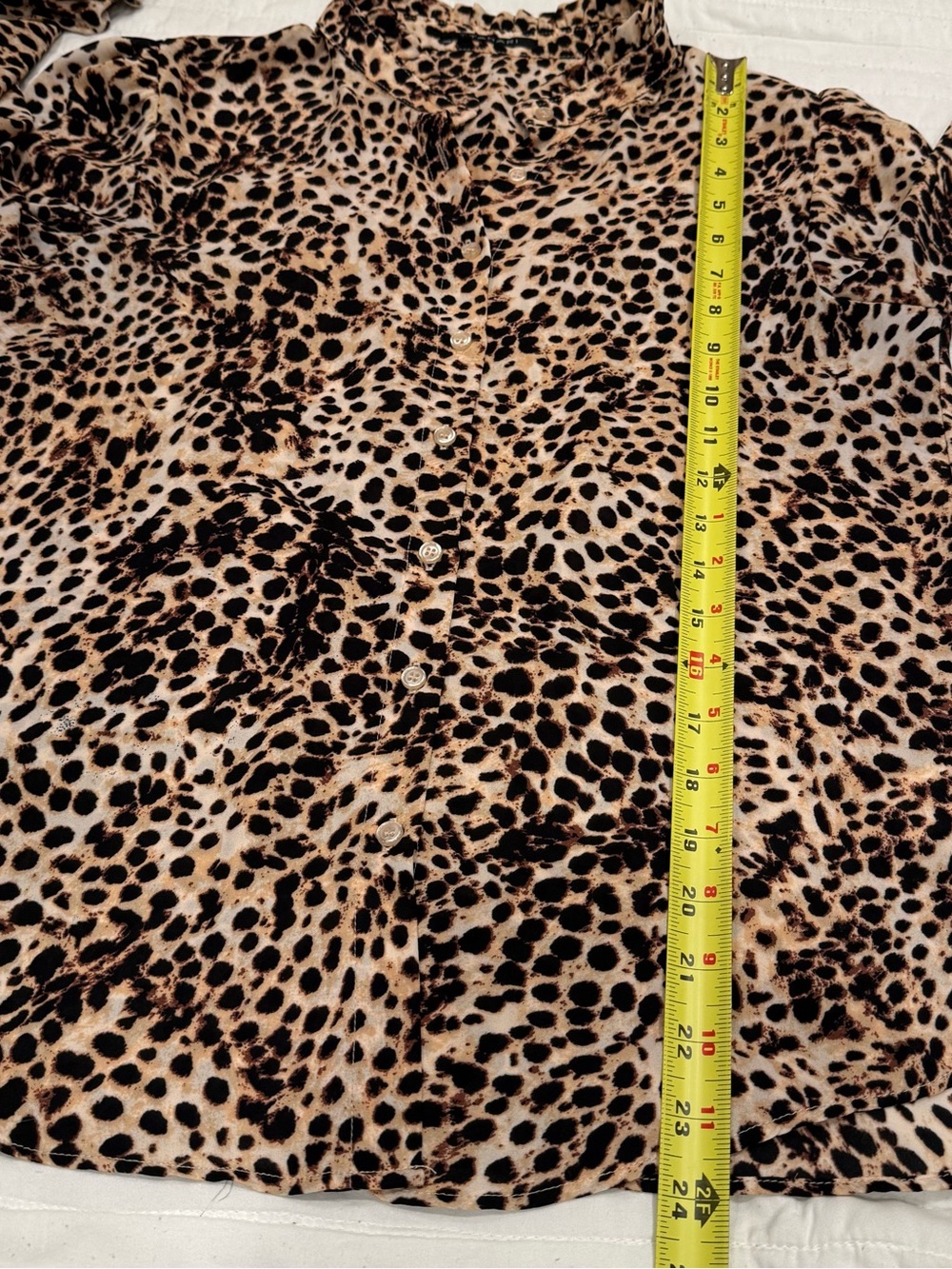 T Tahari Leopard Print Long Sleeve Button Down Blouse Women's Small - Picture 6 of 6